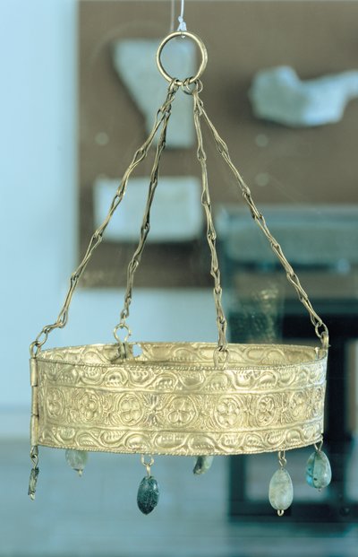 Couronne votive du trésor de Guarrazar (or et pierres précieuses) - Spanish School