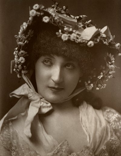 Miss Mulholland, actrice, 1884 - St James