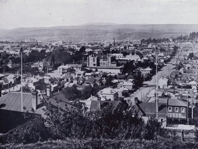 Launceston : Vue depuis Upper Brisbane Street, surplombant Brisbane et Paterson Streets, State High School au centre - Stephen Spurling