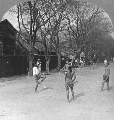 Un jeu de balle indigène en Birmanie, 1908 - Stereo Travel Co