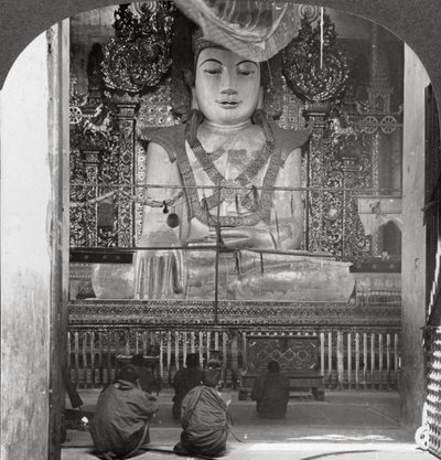 Bouddha en marbre dans une pagode, Mandalay, Birmanie, 1908 - Stereo Travel Co