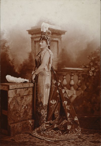 Louise, duchesse de Devonshire, en Zénobie, reine de Palmyre, Bal du Jubilé de Diamant de la Duchesse de Devonshire à Devonshire House - Studio Lafayette