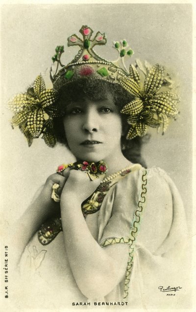 Henriette Rosine Bernard alias Sarah Bernhardt (1844-1923) en « La princesse lointaine », pièce d