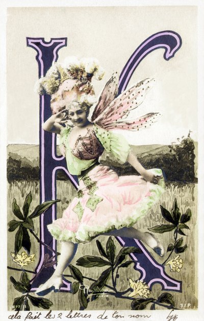 Juliette Mealy, chanteuse et danseuse de cabaret de la Belle Époque - créatrice de la chanson "Frou Frou" en 1897 - alphabet en carte postale - Studio Reutlinger