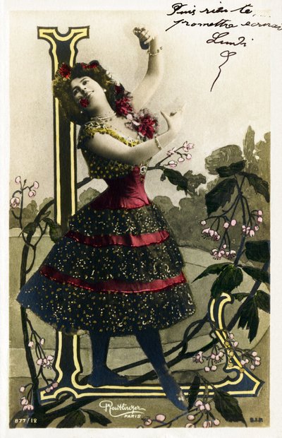 L : Luz Chavita, actrice et danseuse de la Belle Époque - Opéra Comique, Paris - Alphabet en carte postale - Studio Reutlinger