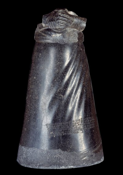 Mésopotamie : moitié inférieure de la statue en diorite de Manishtusu (2270-2254 av. J.-C.), roi d