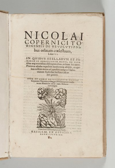 De revolutionibus orbium coelestium par Nicolaus Copernicus avec De libris revolutionum Nicolai Copernici Narratio prima par Georg Johann Rheticus, Bâle : Heinrich Petri - Swiss School