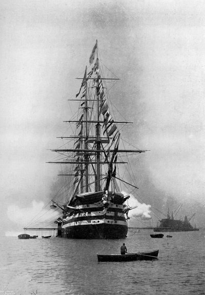 HMS Duke of Wellington tirant une salve royale en tant que navire amiral à Portsmouth, Hampshire, 1896 - Symonds and Co