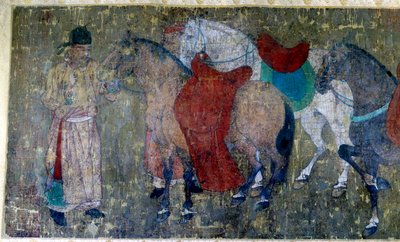Art chinois : deux palefreniers conduisant quatre chevaux dans une écurie impériale (détail) - Tang Dynasty Chinese School