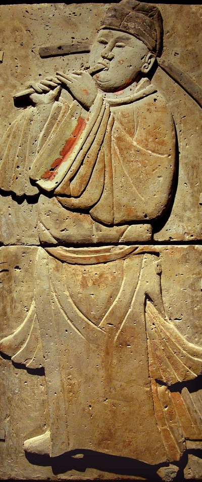 Stèle en terre cuite avec musicien, dynastie Tang (618-907), découverte dans la province du Shaanxi, Musée de la Forêt de Stèles à Xi