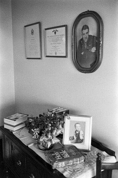 Bible, photos de famille et documents dans la maison du Révérend Lincoln Reed - Ted Spiegel