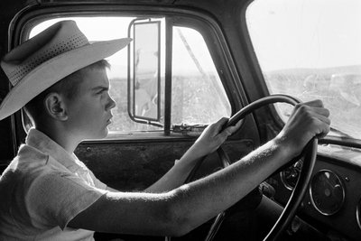 Le fermier Ed Ker à A.M. Ker Ranch est un colon agricole cultivant de la luzerne... - Ted Spiegel