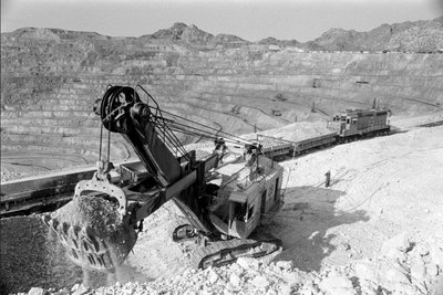 Chargement de minerai de cuivre à la mine de Morenci pour la fonderie Phelps Dodge à Douglas, Arizona - Ted Spiegel