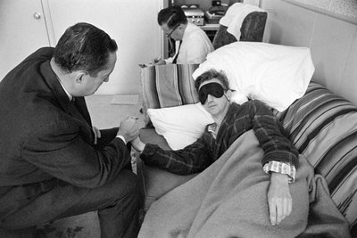 Patient en santé mentale subissant une thérapie et des expérimentations en psychopharmacologie - Ted Spiegel
