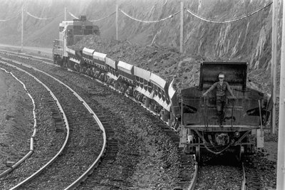 Train transportant du minerai de cuivre de la mine à la fonderie Phelps Dodge à Douglas, Arizona - Ted Spiegel