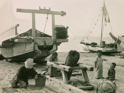 Une famille de pêcheurs au Japon vers 1900 - 1915 (photographie) - Teijiro Takagi