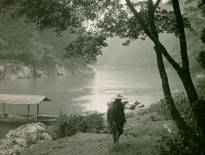 Pêcheur au bord de la rivière Hozu, district d
