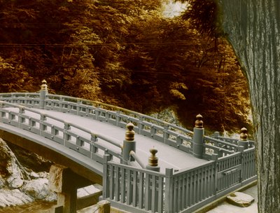 Le Shinkyo (pont sacré) dans la ville de Nikko, vers 1900 - 1915 (photographie) - Teijiro Takagi