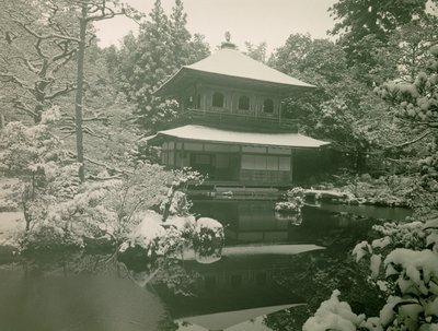 Vue du Ginkaku-ji sous la neige à Kyoto, vers 1900 - 1915 (photographie) - Teijiro Takagi