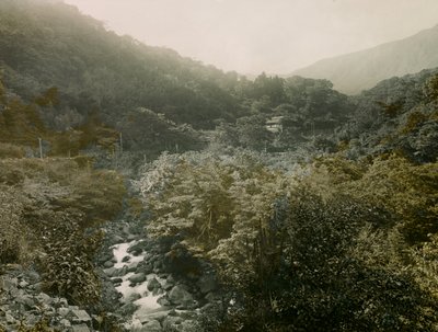 Vue du village de Miyanoshita dans les montagnes de Hakone, vers 1900 - 1915 (photographie) - Teijiro Takagi