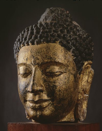 Tête de Bouddha géante aux yeux fermés, style Srivijaya - Thai School