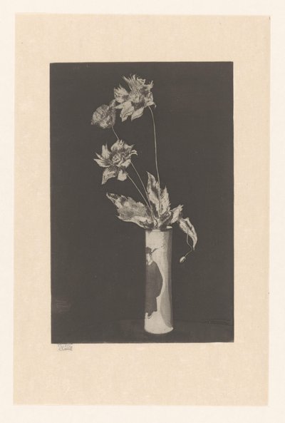 Fleurs dans un vase avec motifs chinois (La Chine) - Théodore Roussel (signed by artist)