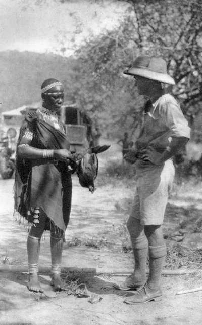 Errol Hinds faisant un marché de poulets, Wankie à Victoria Falls, Rhodésie du Sud, 1925 1927 - Thomas A. Glover