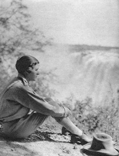 Stella Court Treatt aux chutes Victoria, Livingstone à Broken Hill, Rhodésie du Nord, 1925-1927 - Thomas A. Glover