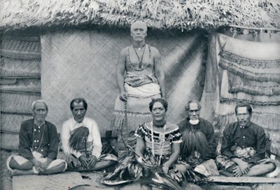 Un groupe de Samoans, y compris le célèbre rebelle Mataafa Iosefo, la figure debout, 1902 - Thomas Andrew