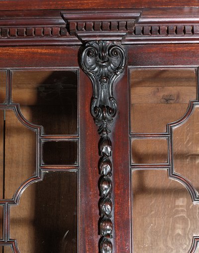 Une bibliothèque à façade brisée George III - Thomas Chippendale