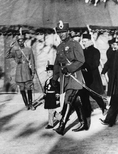Shah Pahlavi de Perse avec son fils le prince héritier, avril 1926 - Thomas E. and Horace Grant Grant
