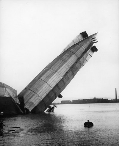 Naufrage du plus grand dirigeable britannique, le Mayfly, à Barrow, 1911 - Thomas E. and Horace Grant Grant