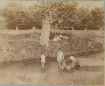 [Trois Enfants et un Chien Jouant dans le Ruisseau, 4 juillet 1883], 1883 - Thomas Eakins
