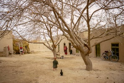 Femmes et enfants du village turkmène appelé Berzeed - Thomas J. Abercrombie