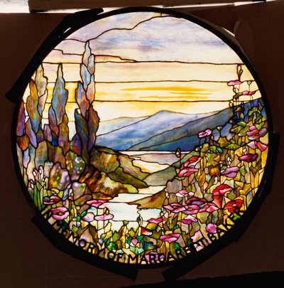 Fenêtre avec coucher de soleil et montagnes, Tiffany Studios, vers 1900 - Tiffany Studios