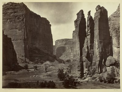 Cañon de Chelle, murs du Grand Cañon, environ 1200 pieds de hauteur, 1873 - Timothy OSullivan