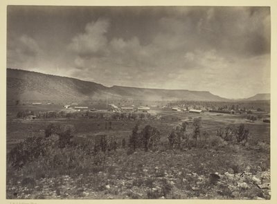 Vue lointaine de Camp Apache, Arizona - Timothy O