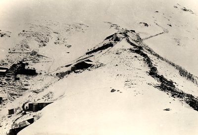 Tranchées et clôtures sur les pentes du Monte Nero pendant la Première Guerre mondiale - Ugo Ojetti