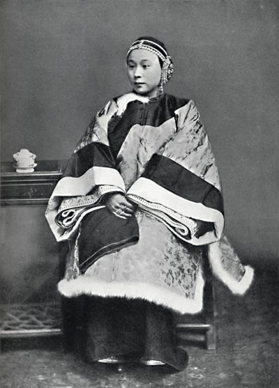 Une dame chinoise de haut rang en costume complet, 1902 - Unbekannt