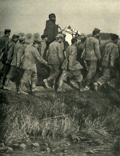 Un soldat nord-africain français avec des prisonniers de guerre, Première Guerre mondiale - Unbekannt