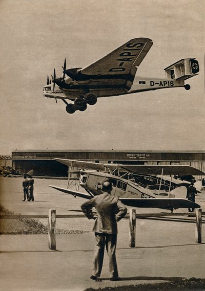 Un avion de ligne Junkers allemand arrivant à l