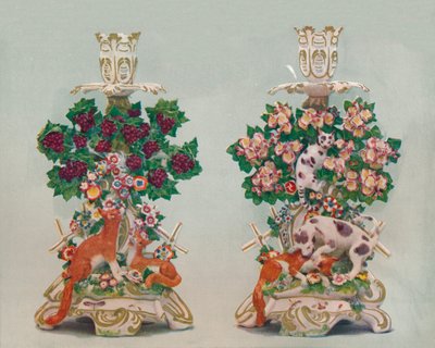 Une paire de chandeliers Chelsea, XVIIIe siècle - Unbekannt
