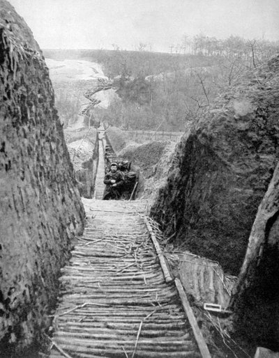 Une tranchée de communication et un chemin vers le front, France, Première Guerre mondiale, 1915 - Unbekannt