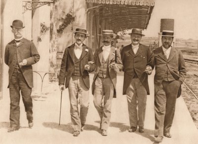 Un groupe de messieurs marchant, 1937 - Unbekannt