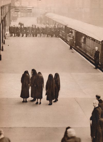 Un groupe isolé de pleureurs royaux : la reine Mary avec la princesse royale, 1936 - Unbekannt