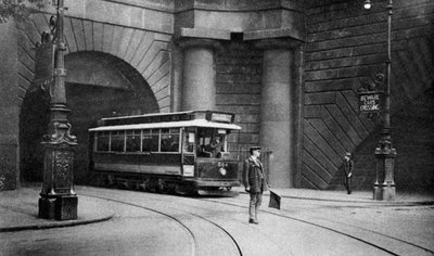 Un tram passant sous Kingsway, Aldwych et Somerset House, Londres, 1926-1927 - Unbekannt