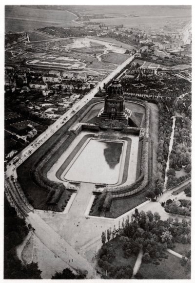 Vue aérienne du Völkerschlachtdenkmal, Leipzig, Allemagne, depuis un Zeppelin, vers 1931-1933 - Unbekannt