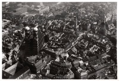 Vue aérienne de la Frauenkirche, Munich, Allemagne, depuis un Zeppelin, vers 1931-1933 - Unbekannt