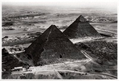 Vue aérienne des pyramides de Gizeh, Égypte, depuis un Zeppelin, 1931-1933 - Unbekannt