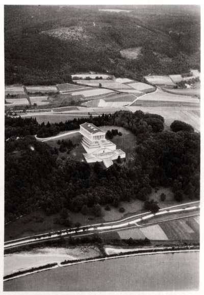 Vue aérienne du temple de Walhalla, près de Ratisbonne, Allemagne, depuis un Zeppelin, vers 1931-1933 - Unbekannt